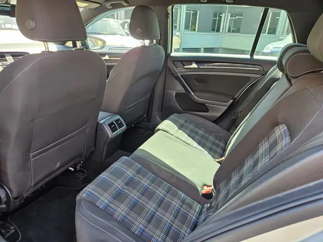 Volkswagen Golf view 8
