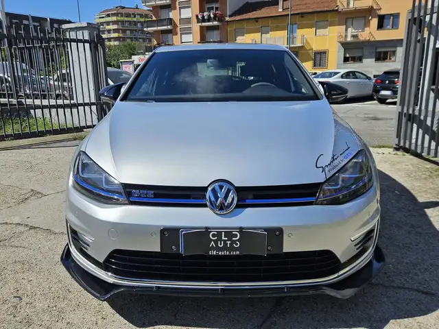 Volkswagen Golf view 2