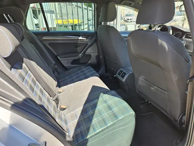 Volkswagen Golf view 11