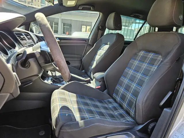 Volkswagen Golf view 7