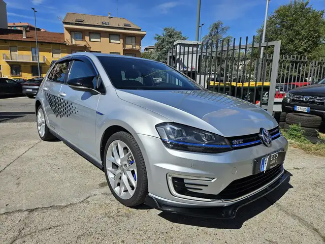 Volkswagen Golf view 3
