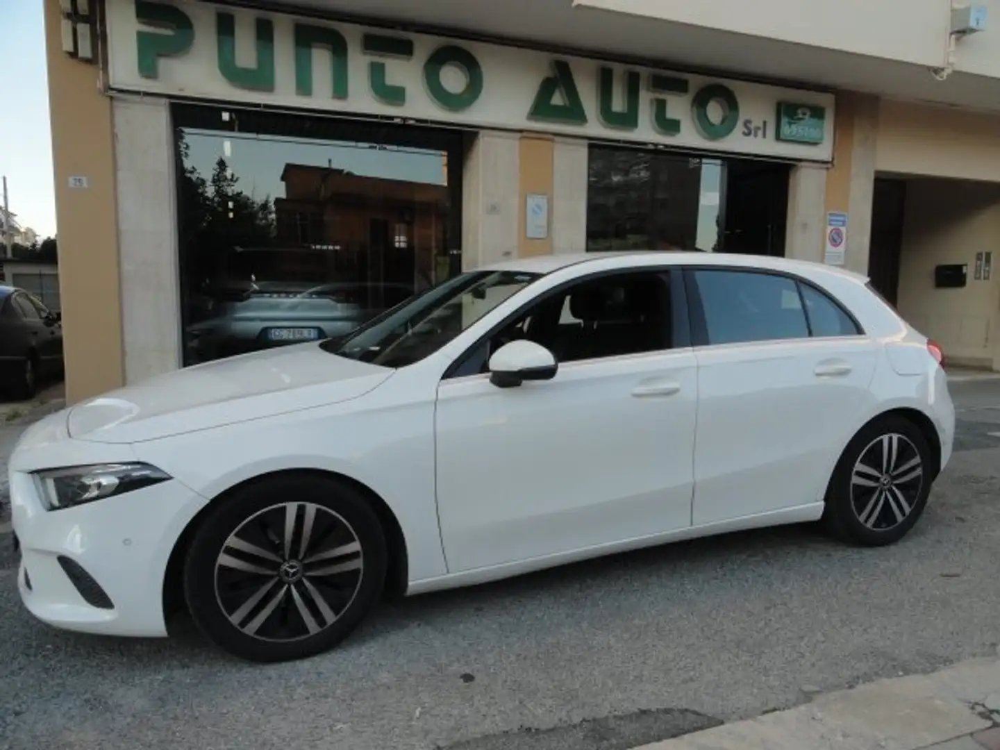 Mercedes-Benz A 180 Classe A - W177  d Premium auto Blanc - 1