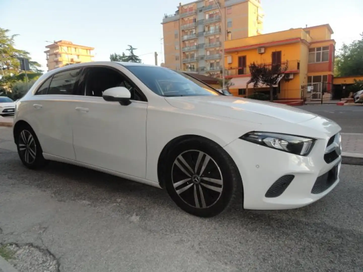 Mercedes-Benz A 180 Classe A - W177  d Premium auto Blanc - 2