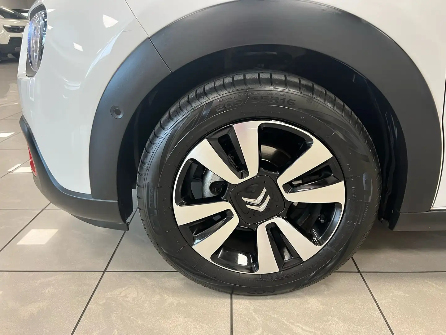 Citroen C3 usata 1.2 puretech Shine Bianco - 2