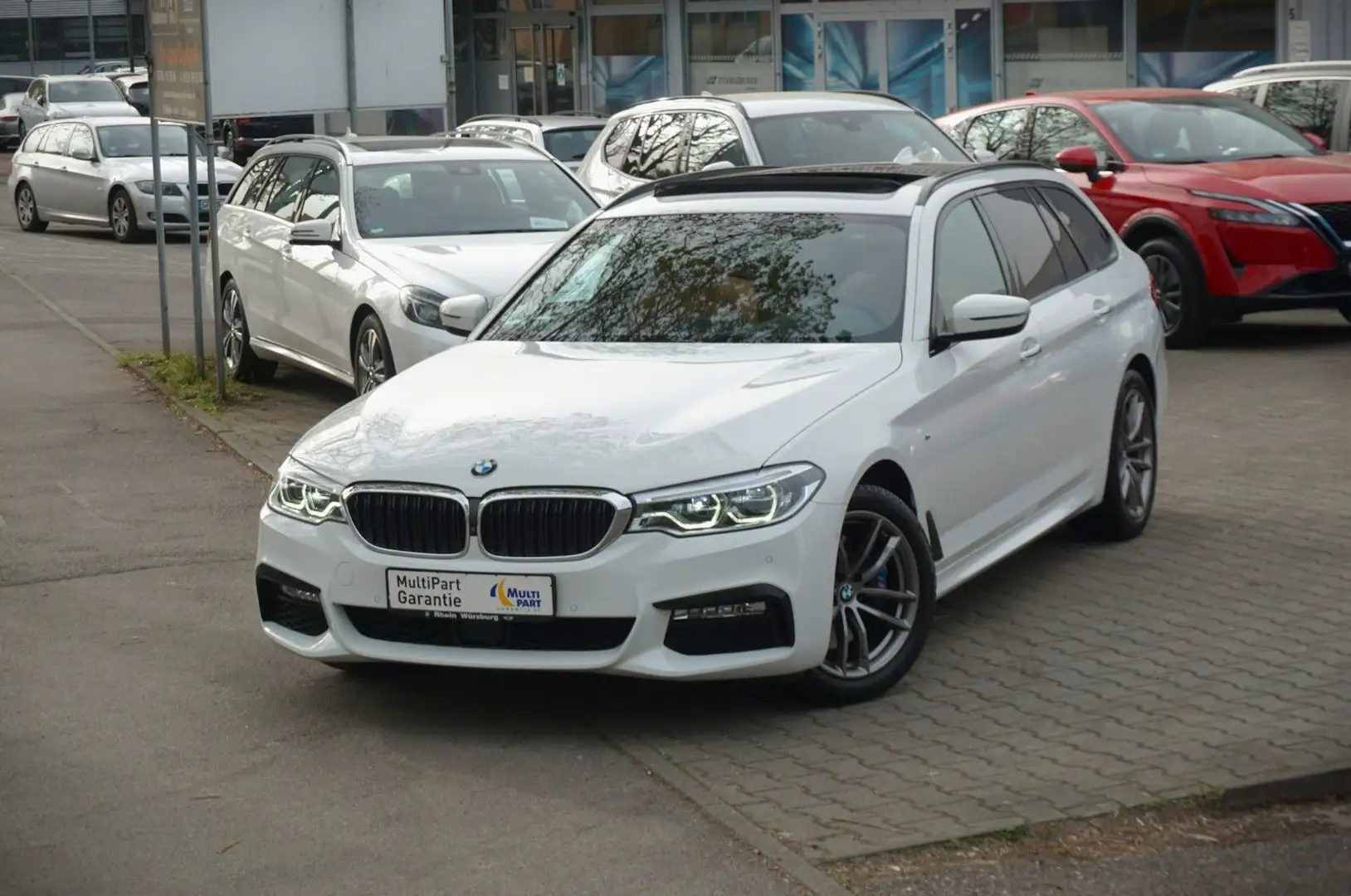 BMW 530 i M Sport / 360° Kamera / AHK / ACC / Pano./ Weiß - 1