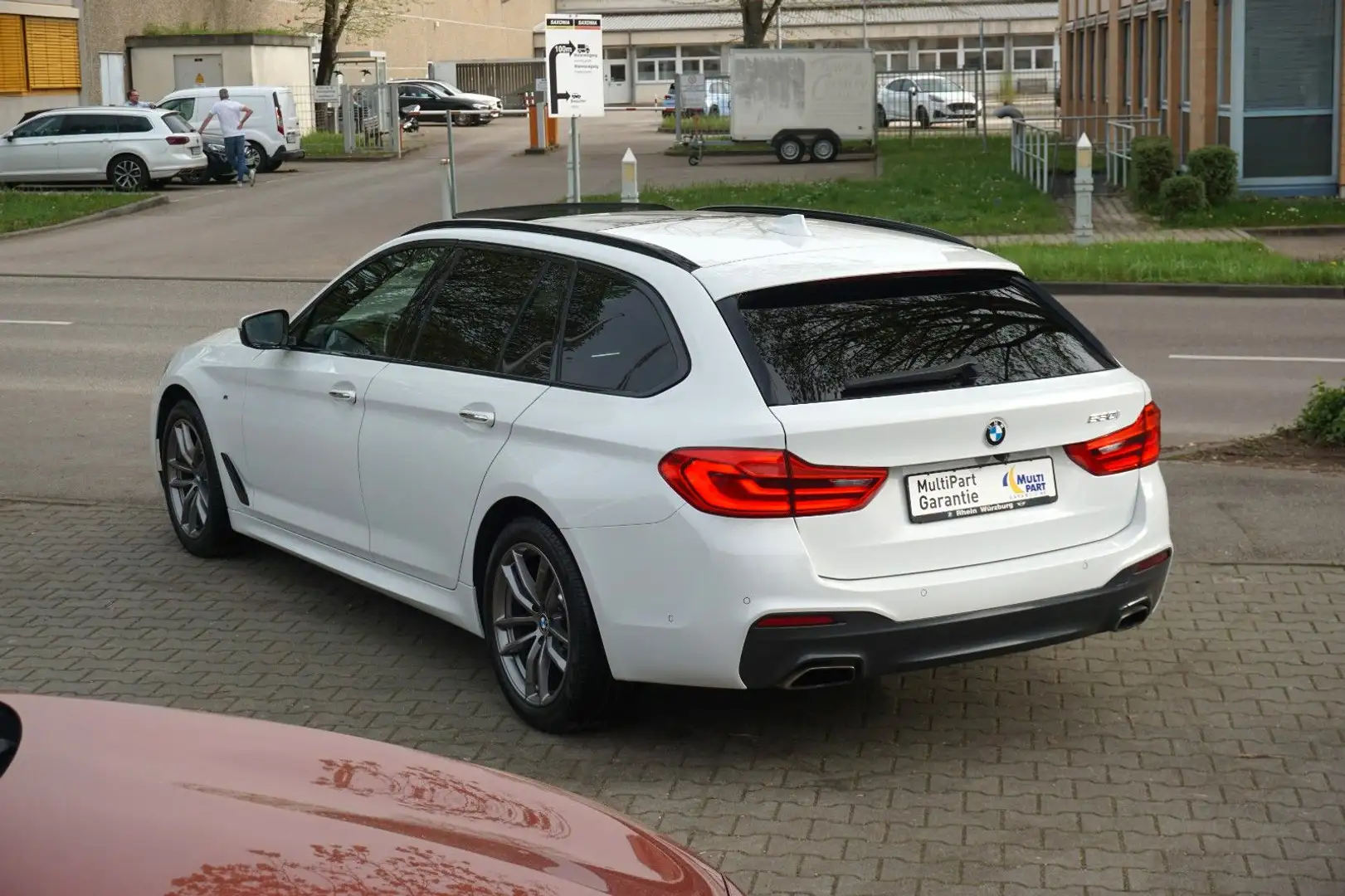 BMW 530 i M Sport / 360° Kamera / AHK / ACC / Pano./ Weiß - 2
