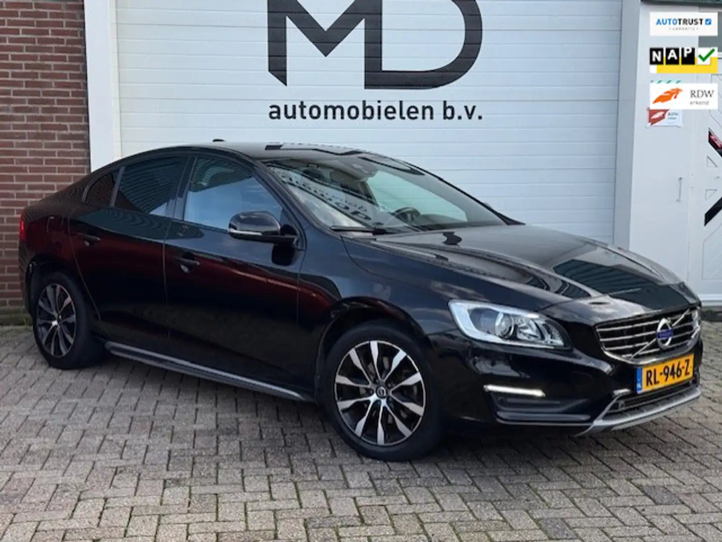 Volvo S60 2.0 T4 Polar+ Dynamic -Dealer onderhouden-Trekhaak Schwarz - 1