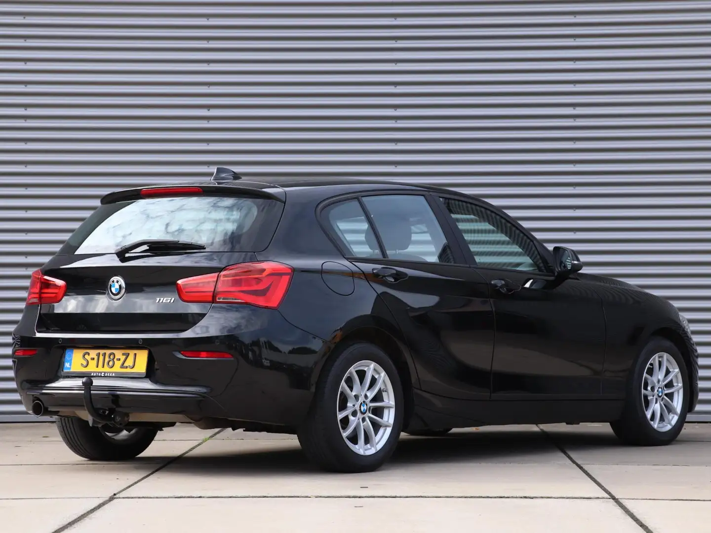 BMW 116 1-serie 116i Edition Sport Line *Navigatie*Sportst Zwart - 2