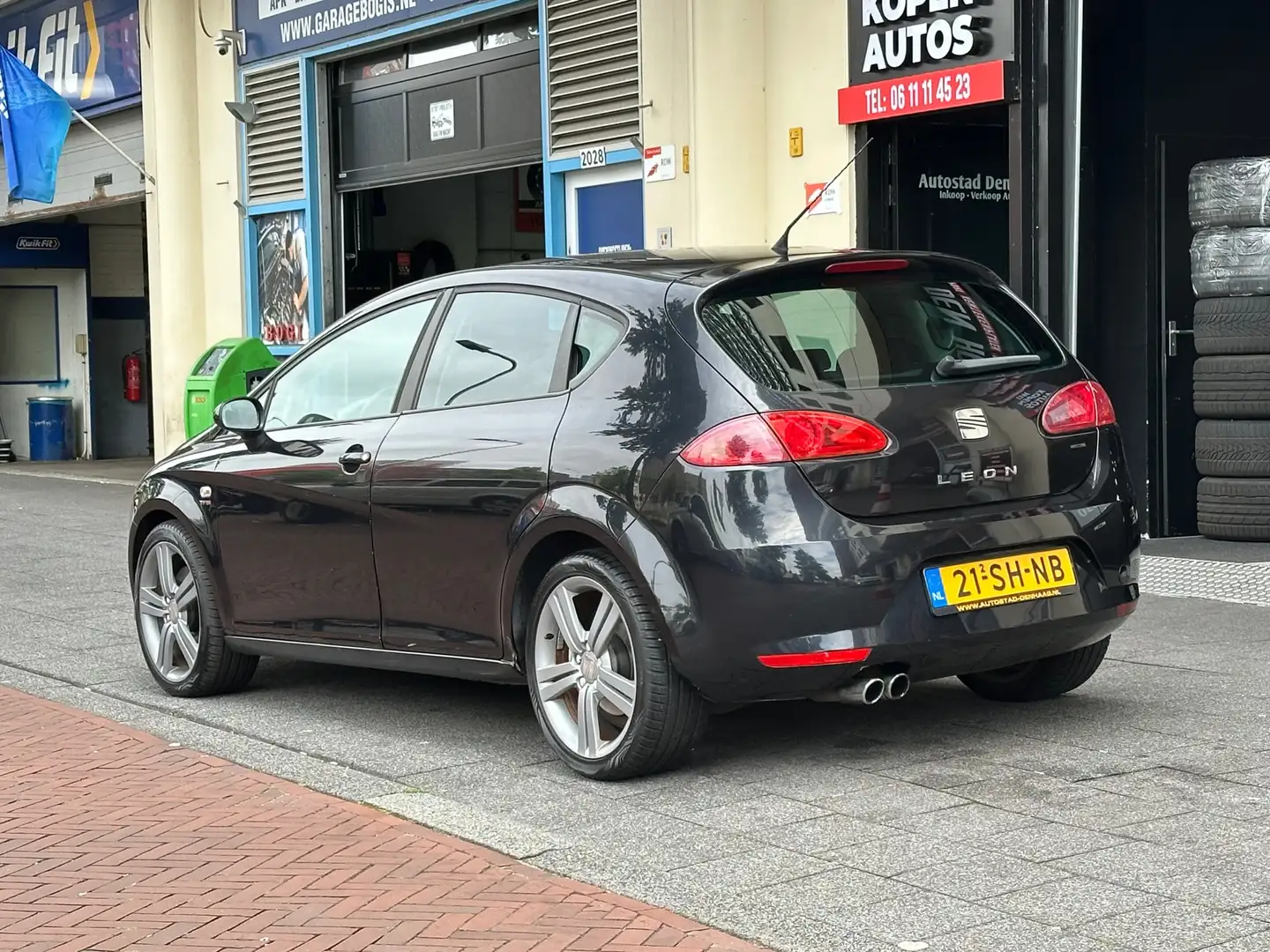 SEAT Leon 2.0 TFSI Sport-up Clima Czarny - 2