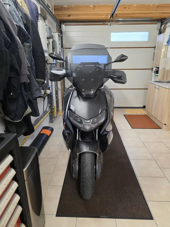 BMW CE 04
