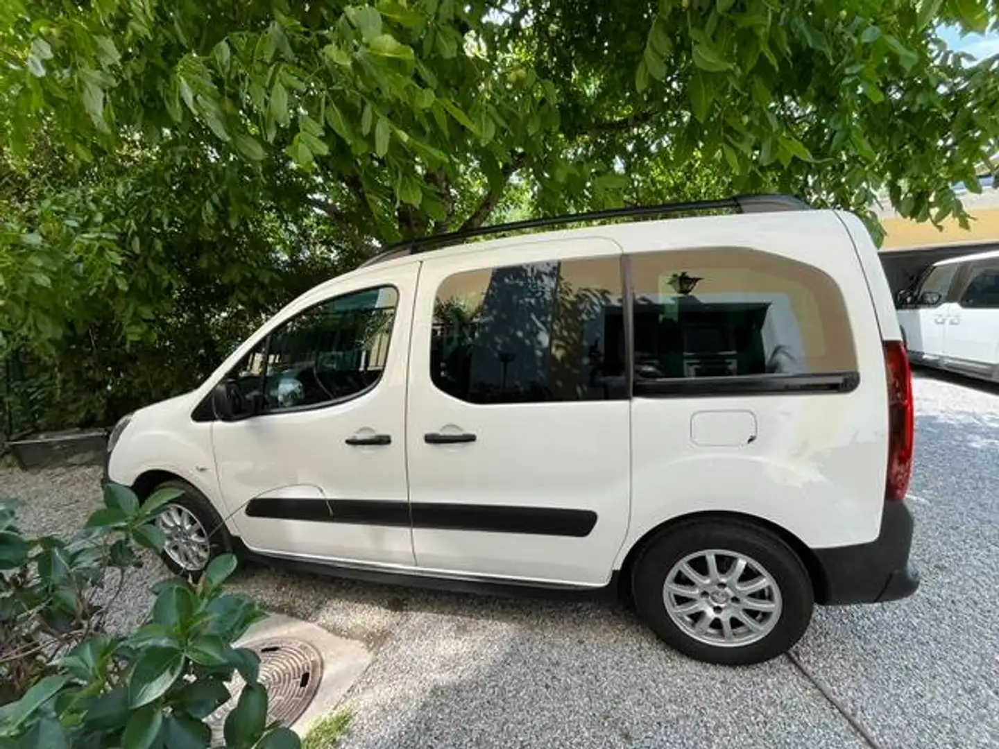 Peugeot Partner Partner Tepee Outdoor 1,6 HDi 120 S Weiß - 2