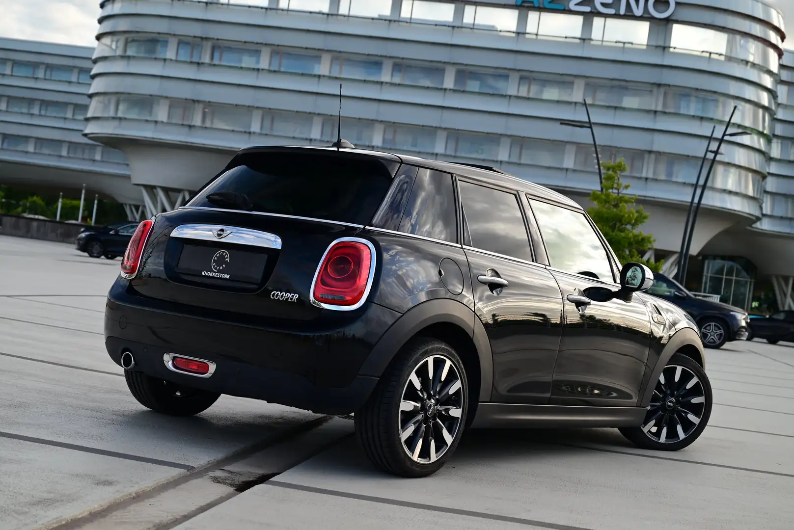 MINI Cooper 5 DOORS AUT / LEATHER / SUNROOF / NAV PRO / CAMERA Noir - 2