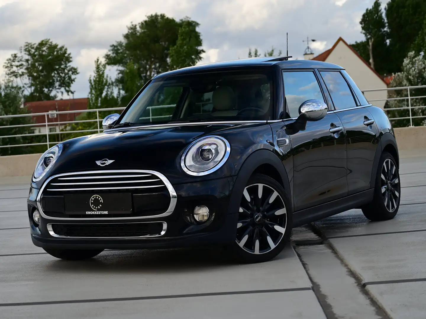 MINI Cooper 5 DOORS AUT / LEATHER / SUNROOF / NAV PRO / CAMERA Noir - 1