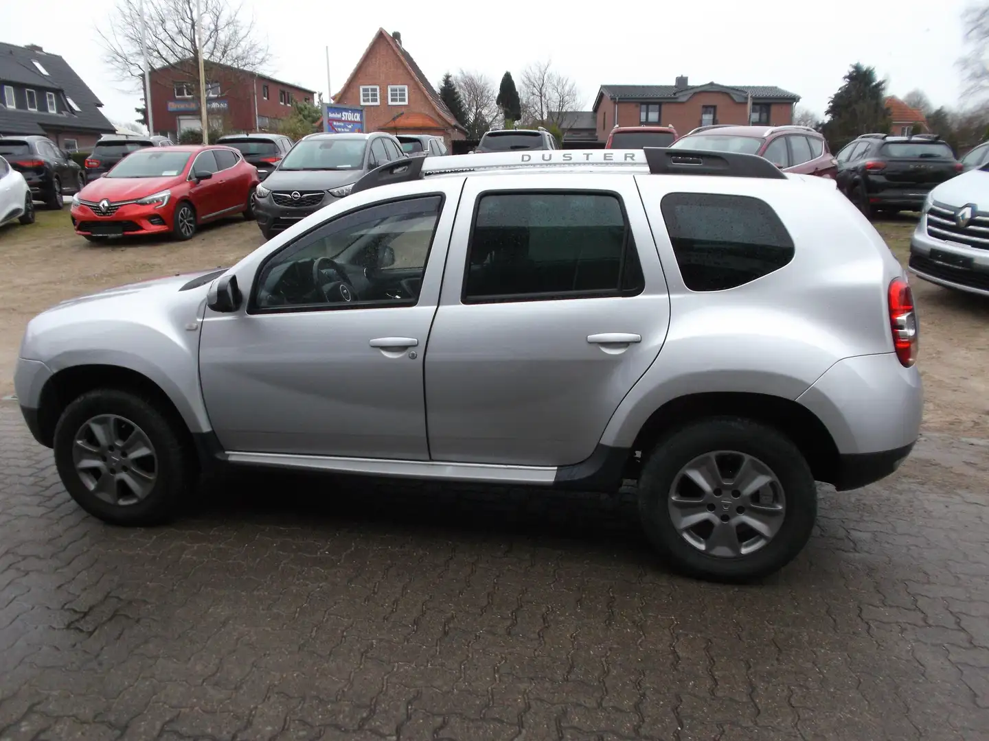 Dacia Duster Laureate 4x2 mit AHK - inkl. 1 Jahr Garantie - 2