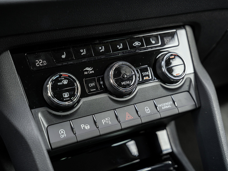 Skoda Karoq 1.5 TSI ACT Balance AHK 360 KAM MATRIX — photo 8