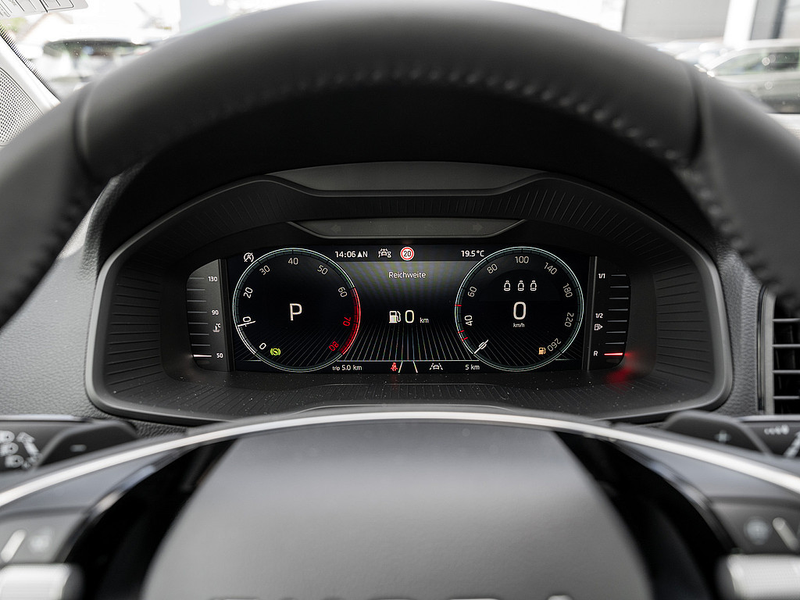 Skoda Karoq 1.5 TSI ACT Balance AHK 360 KAM MATRIX — photo 11