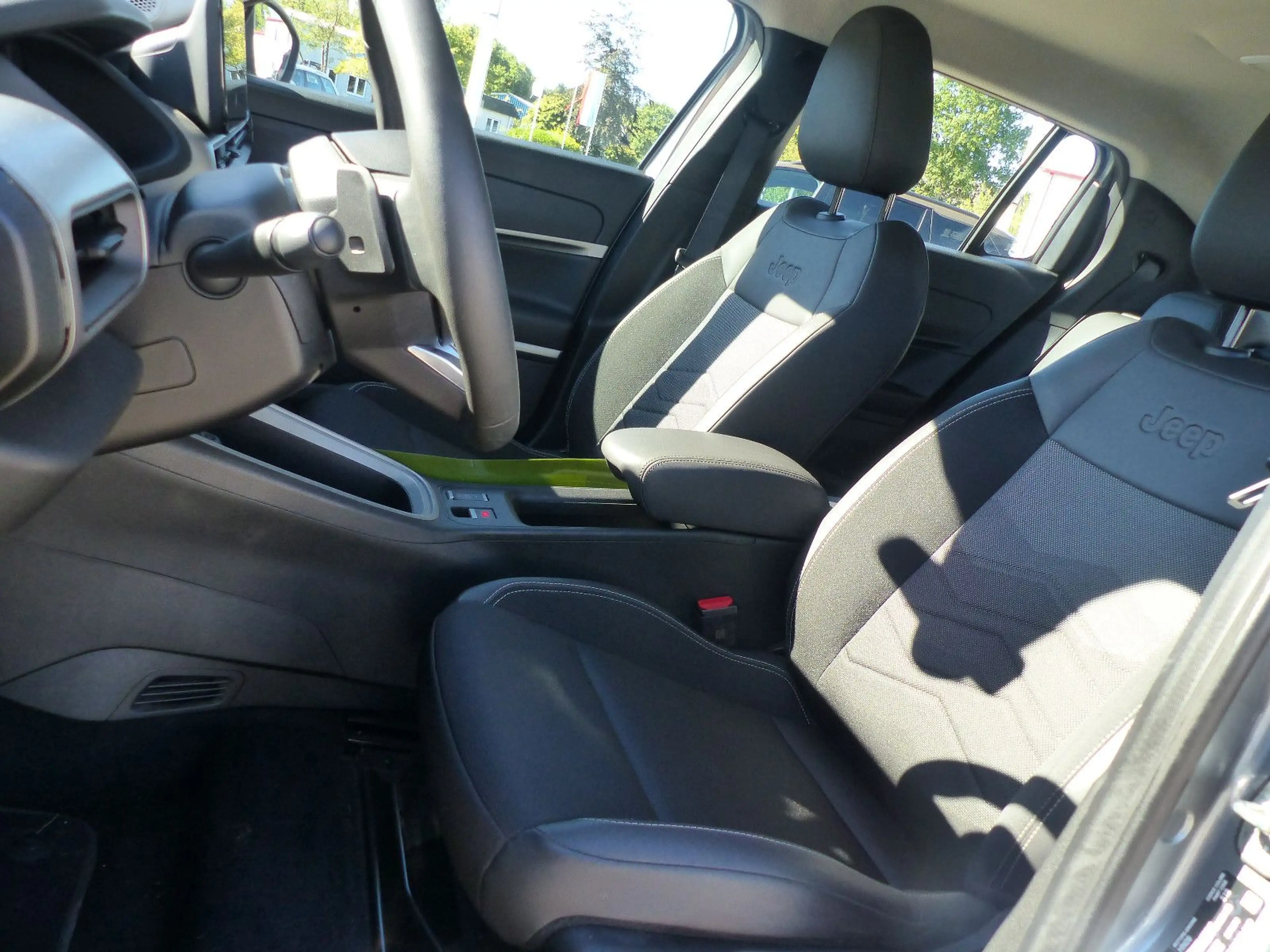 Jeep Avenger Altitude MHEV — photo 14