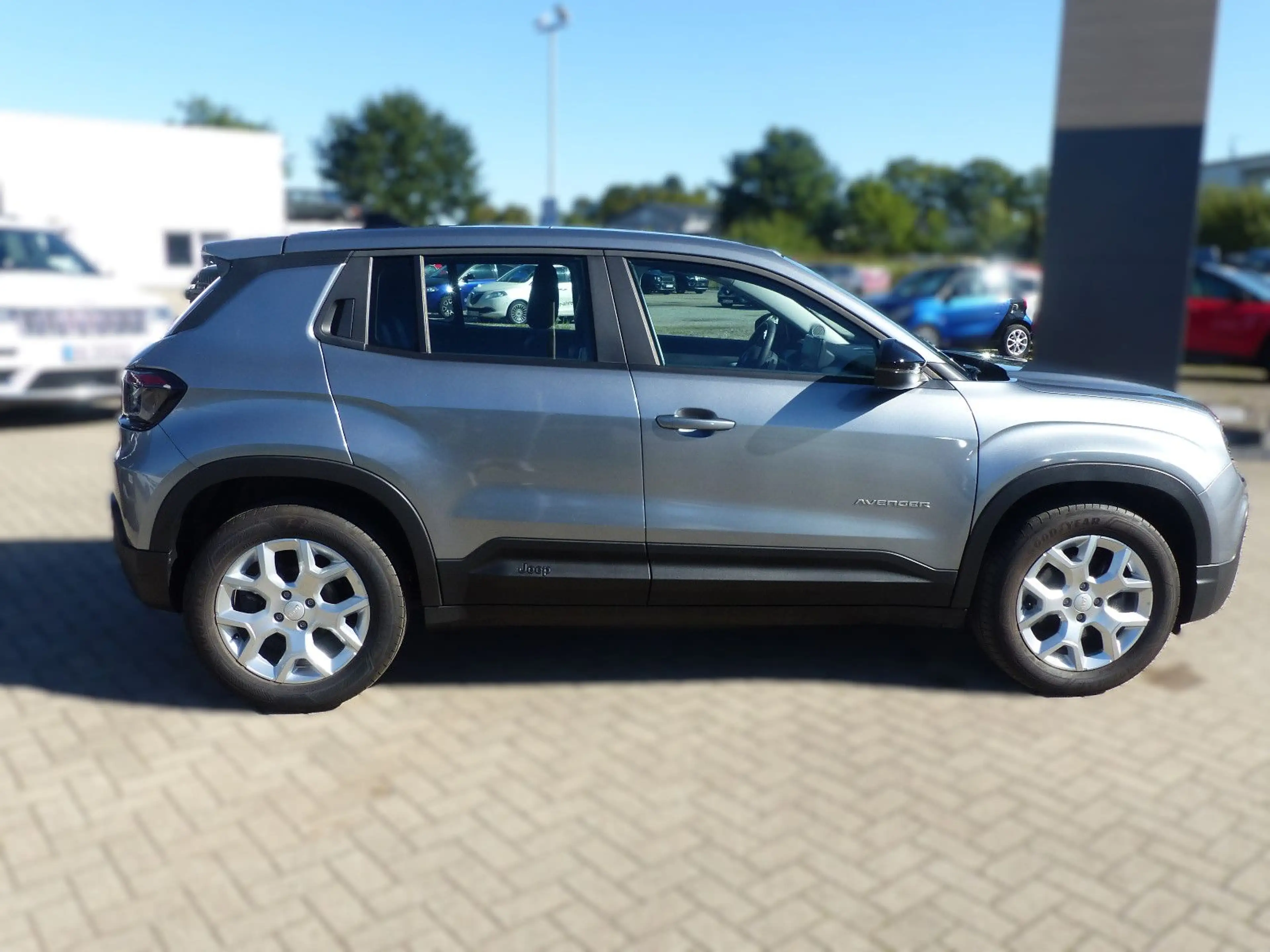 Jeep Avenger Altitude MHEV — photo 6