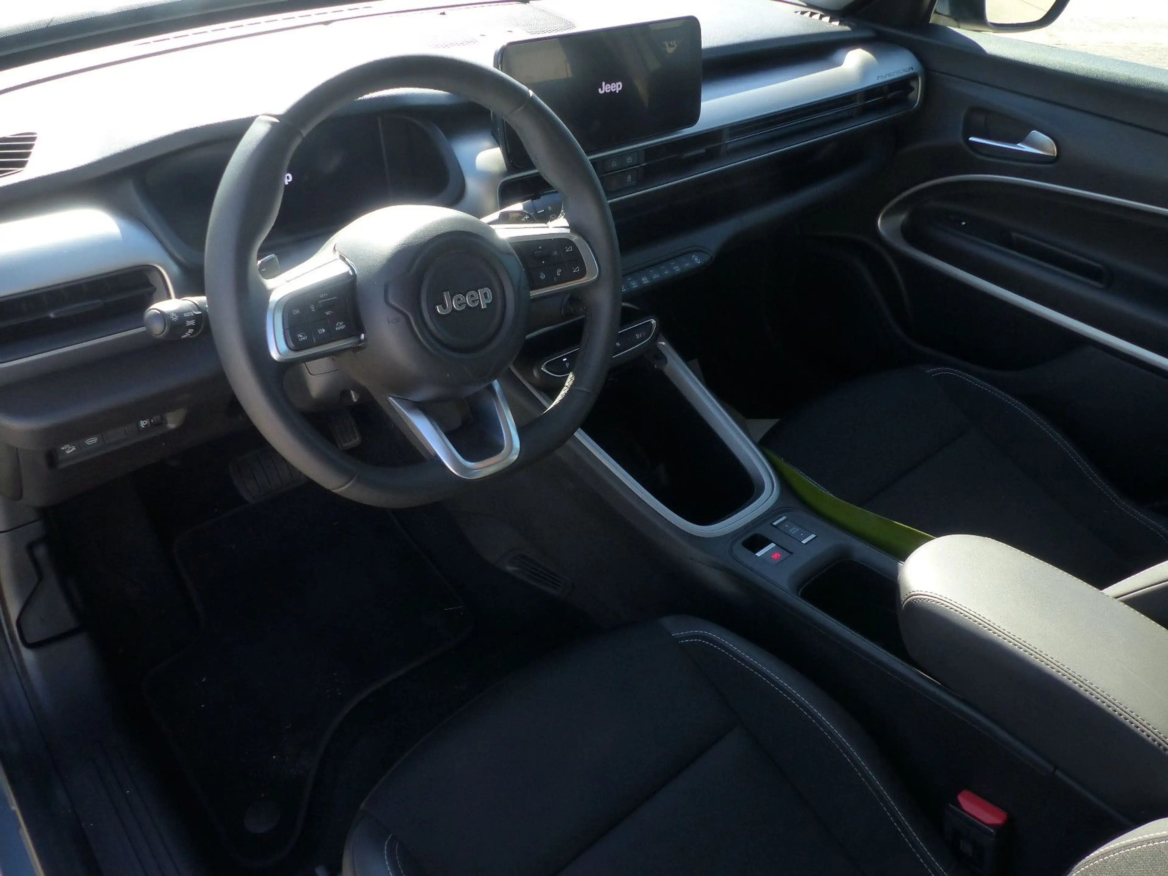 Jeep Avenger Altitude MHEV — photo 12