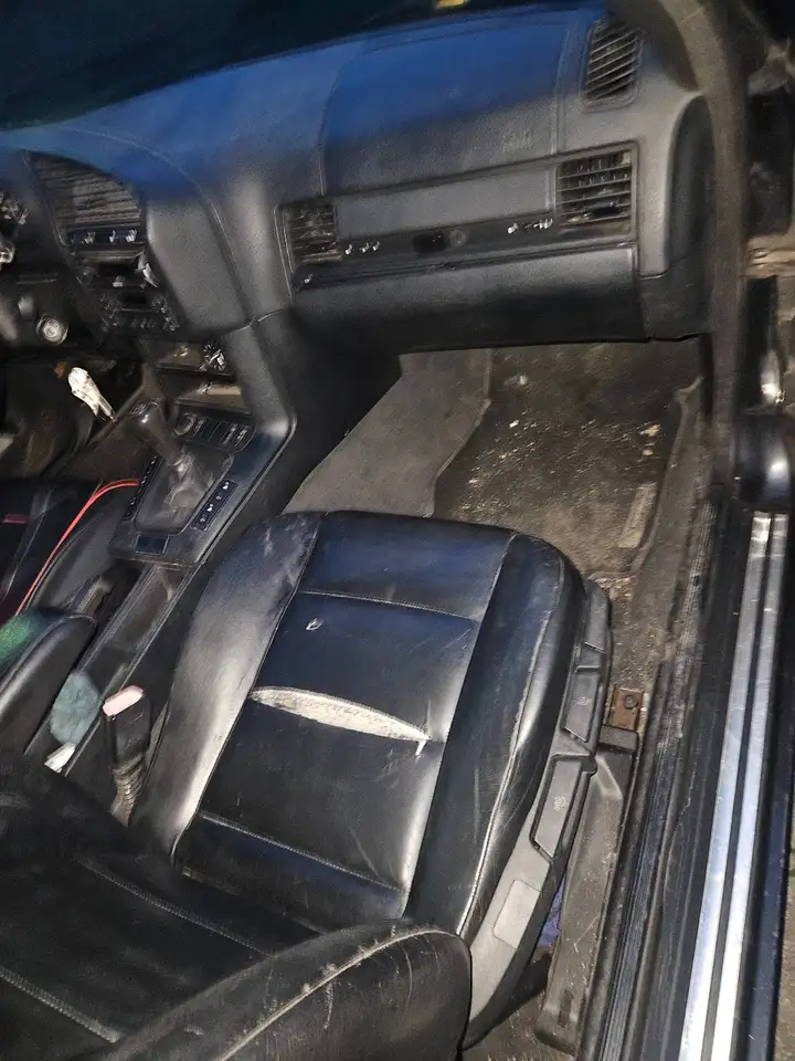 BMW 320 Ledersitze, Zentralveriegelung, verdunklung Innenspiegel, Sitzheizung, Klimaanlage abgeklemmt, ESP, Radio MP3, Freisprech, foto 8