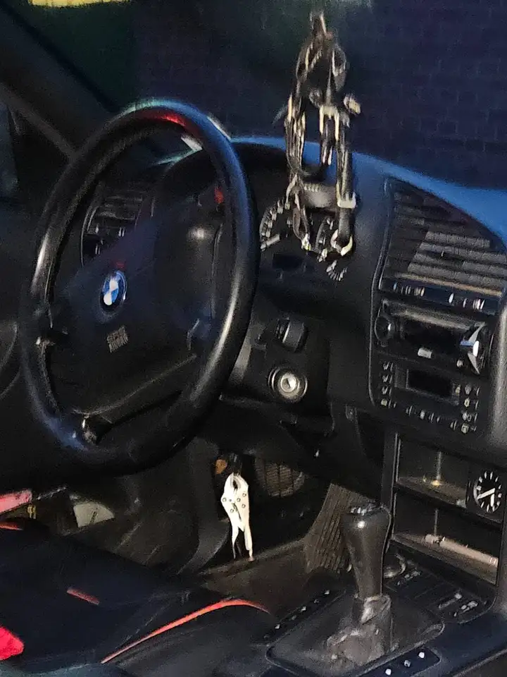 BMW 320 Ledersitze, Zentralveriegelung, verdunklung Innenspiegel, Sitzheizung, Klimaanlage abgeklemmt, ESP, Radio MP3, Freisprech, foto 7