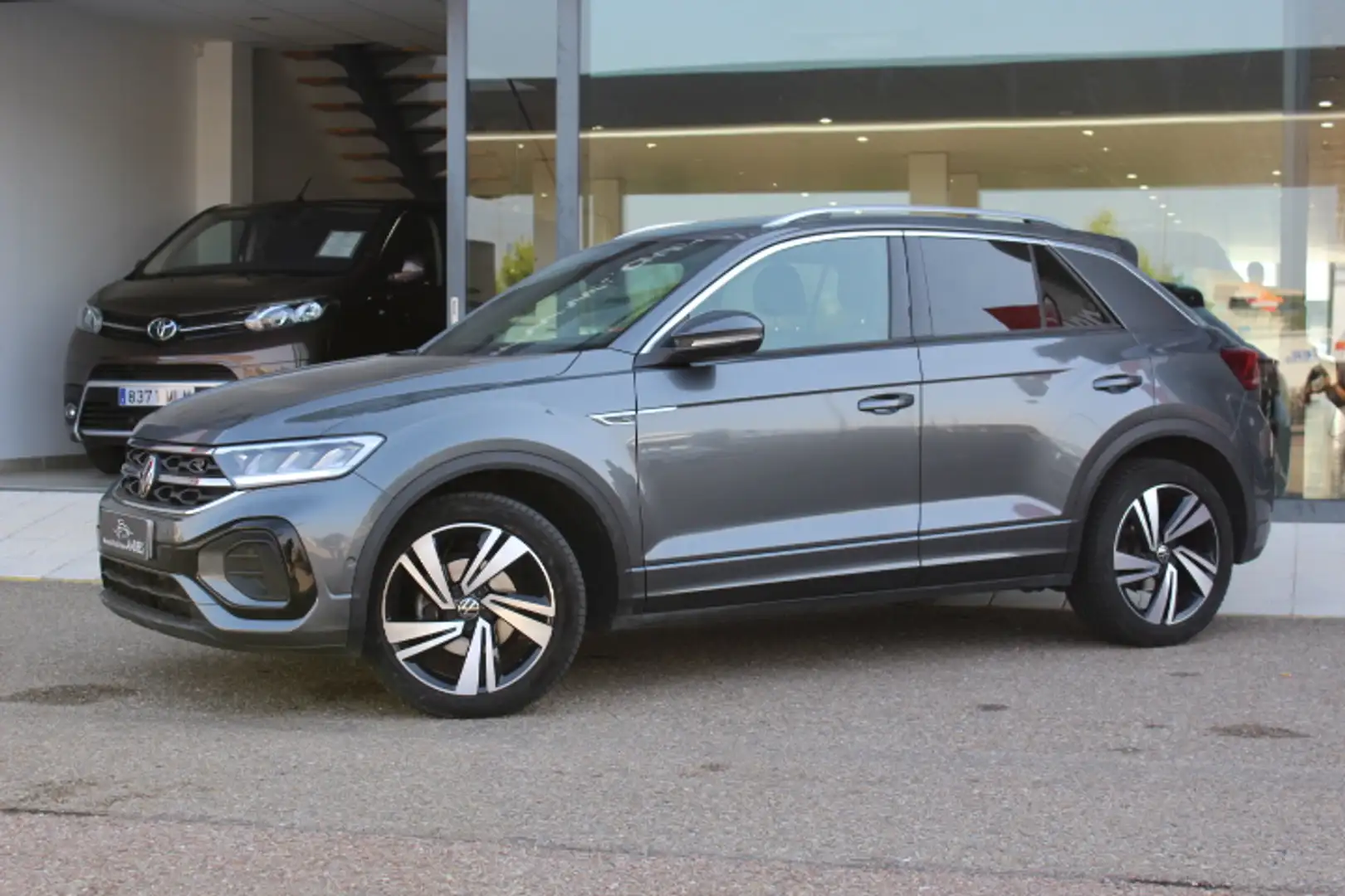 Volkswagen T-Roc 1.5 TSI R-Line 110 kW Gris - 2