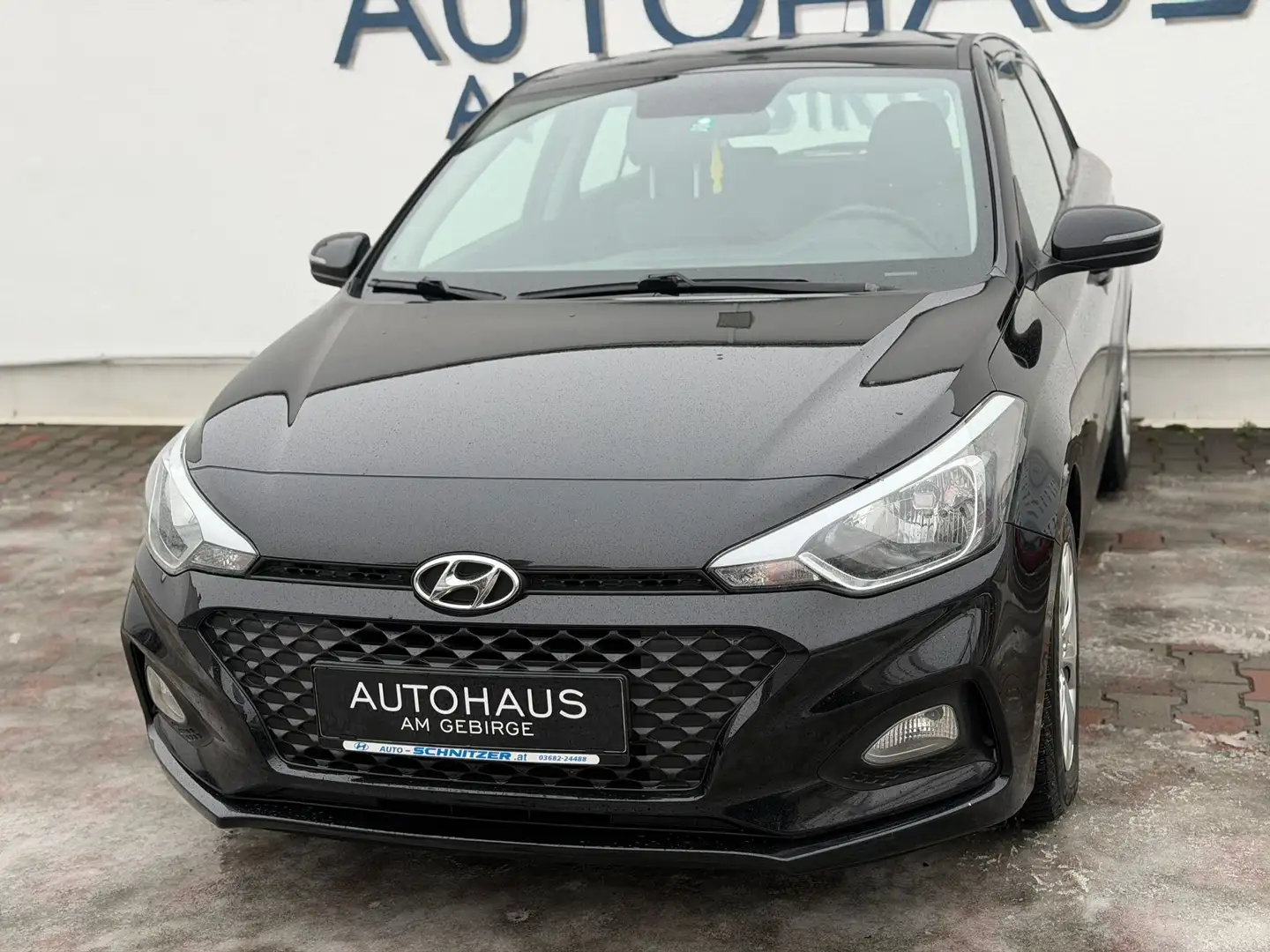 Hyundai i20 i20 1,25 Level 2 black Schwarz - 1