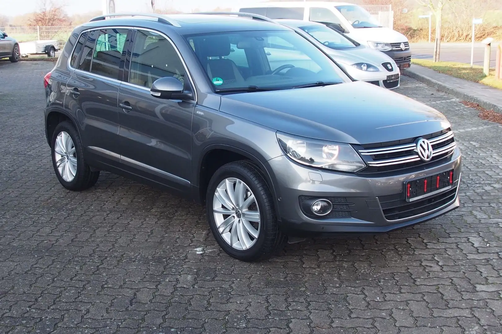 Volkswagen Tiguan Life BMT 4Motion/Panorama/Ahk/Garantie Grau - 2