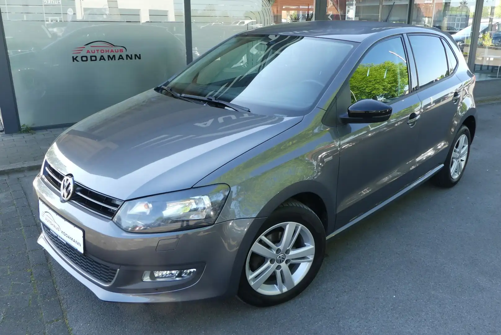 Volkswagen Polo Match 1.2i*Tempomat*SHZ*PDC*Klimaaut.TÜVneu Grau - 2