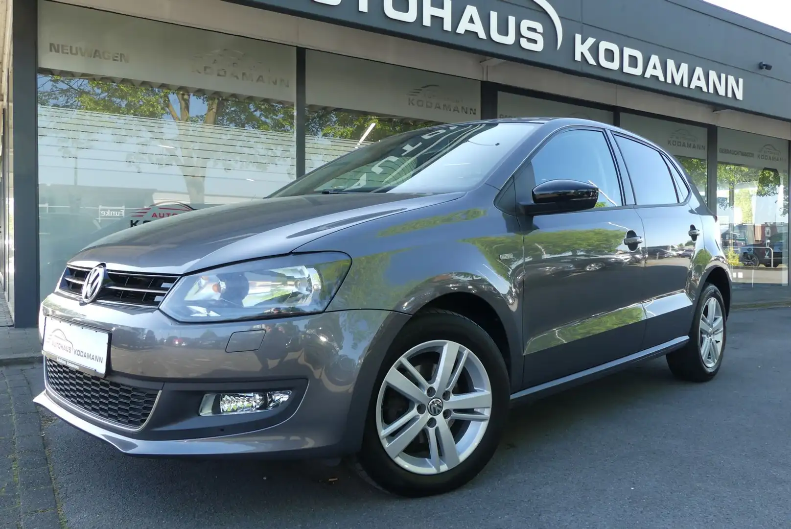 Volkswagen Polo Match 1.2i*Tempomat*SHZ*PDC*Klimaaut.TÜVneu Grau - 1