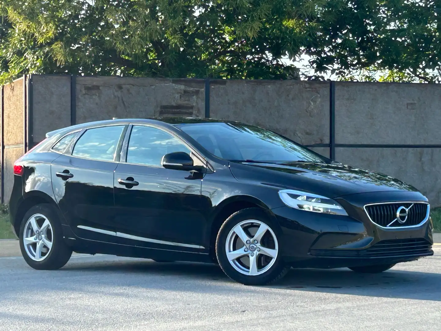 Volvo V40 T2 Geartronic Momentum - 1