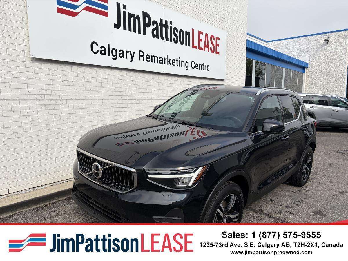 2025 Volvo XC40 B5 AWD Core Bright Theme