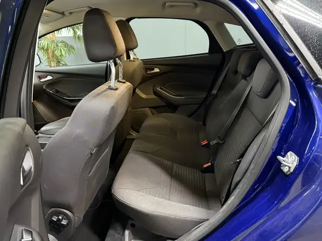 Ford Focus view 6