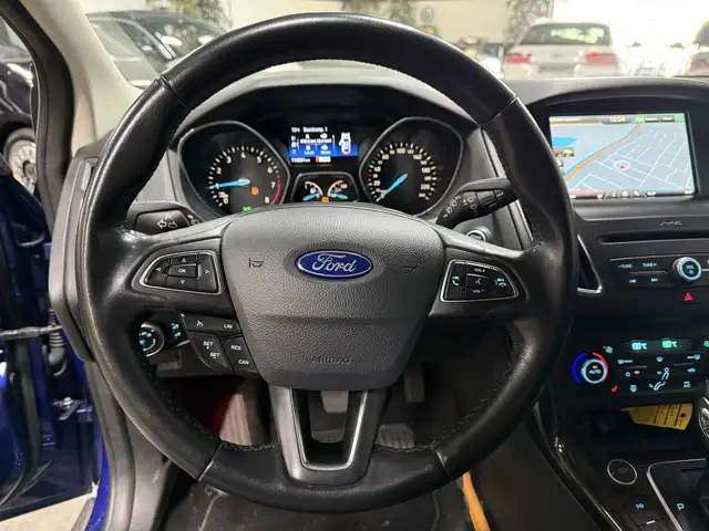 Ford Focus view 10