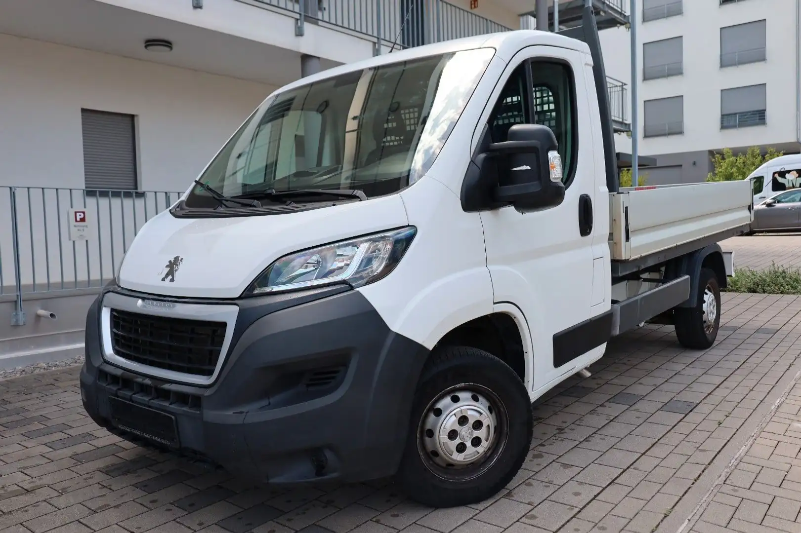 Peugeot Boxer Pritsche 335 L2 BlueHDi 130 Weiß - 1
