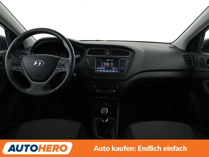 Hyundai i20 1.2 Classic*NAVI*TEMPO*CAM*PDC*SHZ* — photo 12