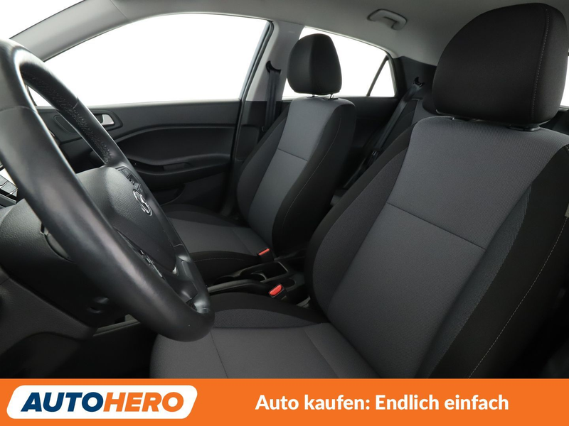 Hyundai i20 1.2 Classic*NAVI*TEMPO*CAM*PDC*SHZ* — photo 10