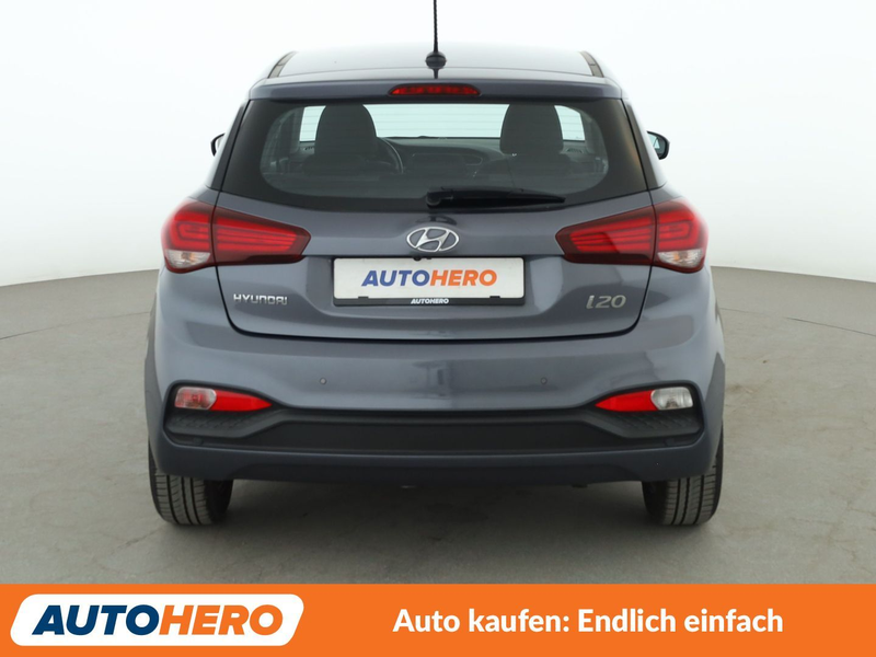 Hyundai i20 1.2 Classic*NAVI*TEMPO*CAM*PDC*SHZ* — photo 5