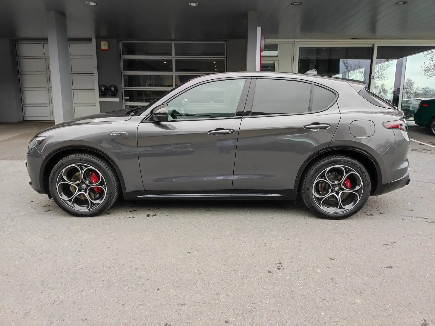 Alfa Romeo Stelvio Veloce 210 AT8 Q4 Grau - 2