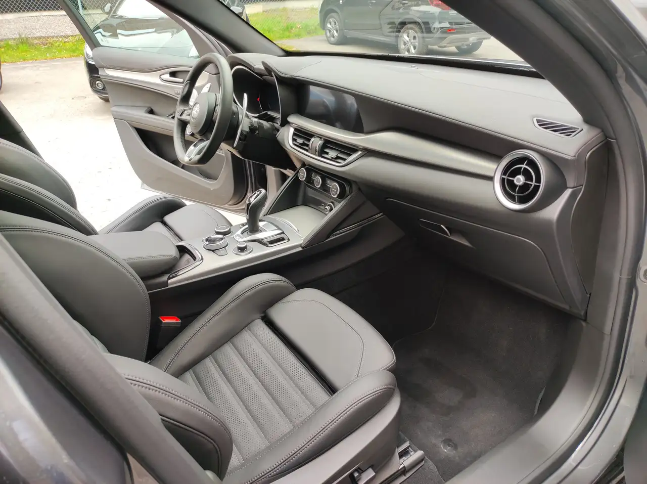 Alfa Romeo Stelvio 2025 — фото 12