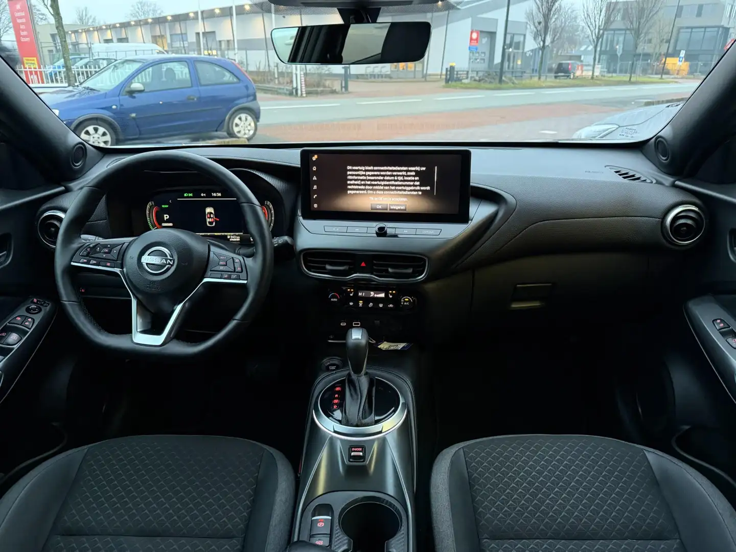 Nissan Juke 1.6 Hybrid N-Connecta AUT|NAVI|CAM|1e EIGENAAR Gris - 2
