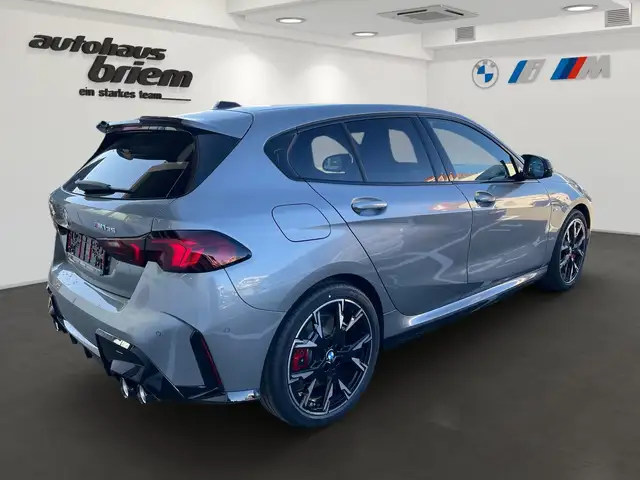 BMW 1 Series view 3