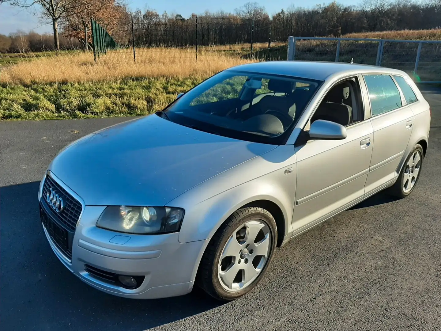 Audi A3 Sportback 1.6 FSI Ambition, Bixenon,Navi,PDC Silber - 1