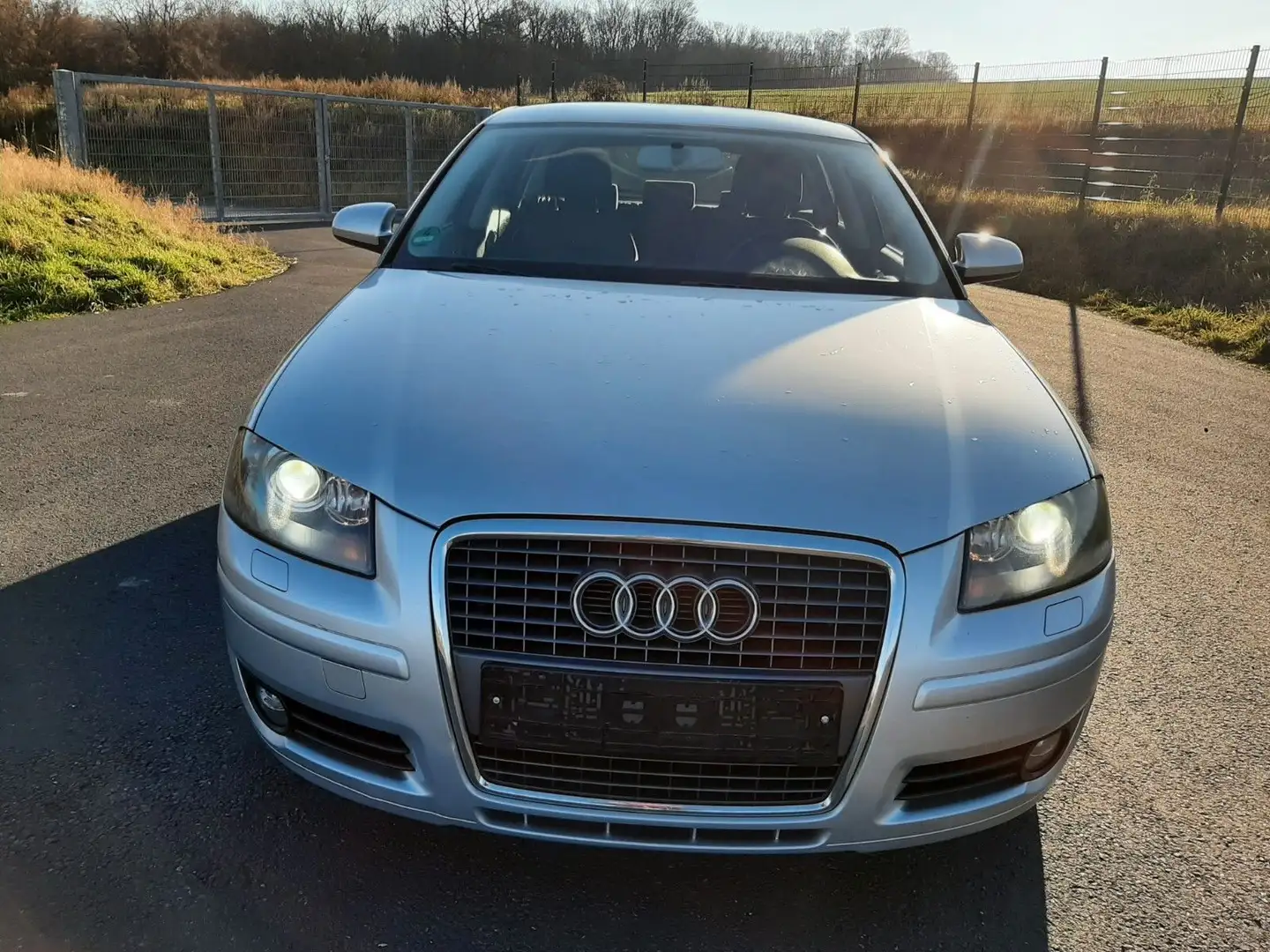 Audi A3 Sportback 1.6 FSI Ambition, Bixenon,Navi,PDC Silber - 2