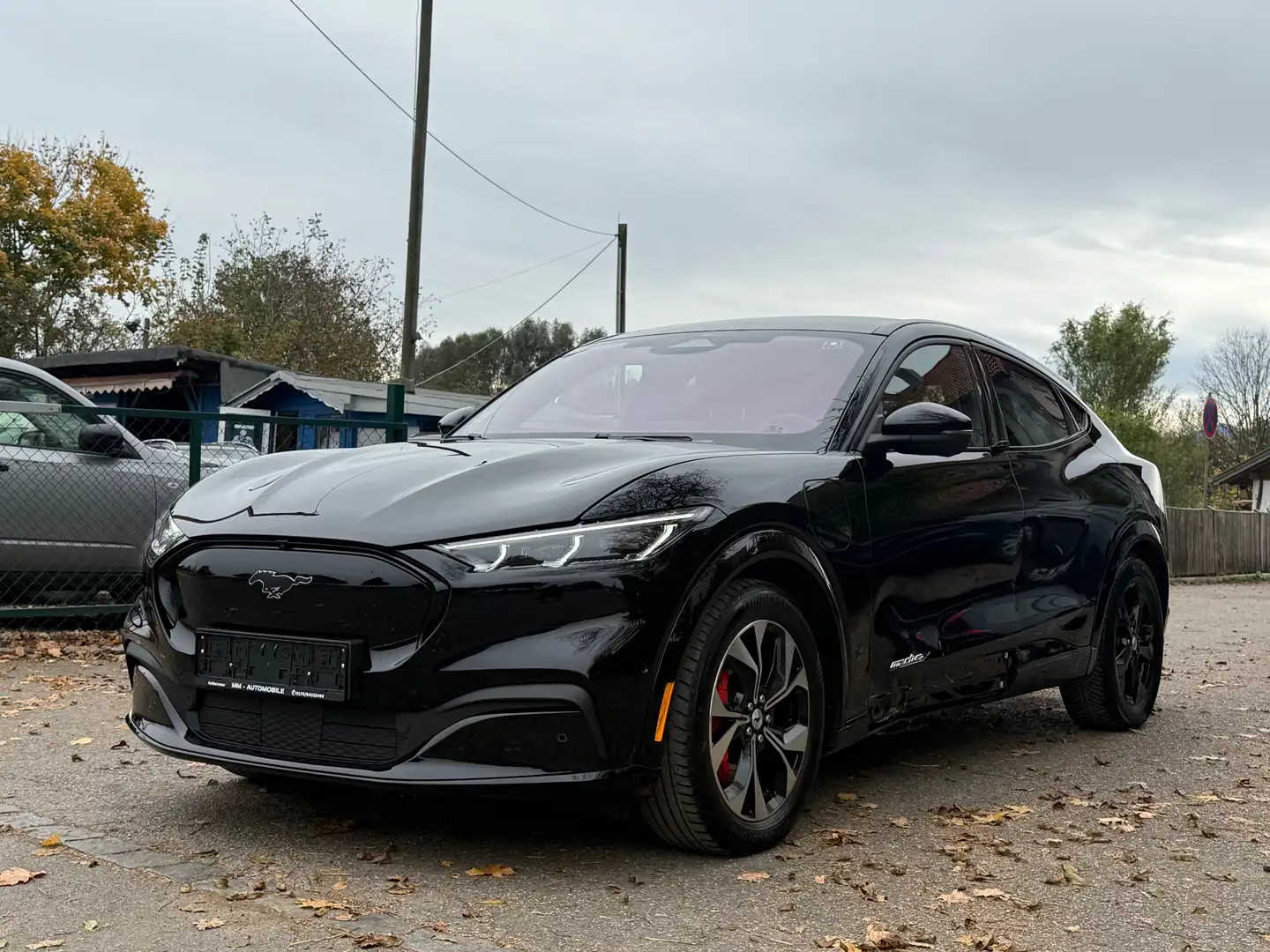 Ford Mustang Mach-E AWD  4X4 Schwarz - 2