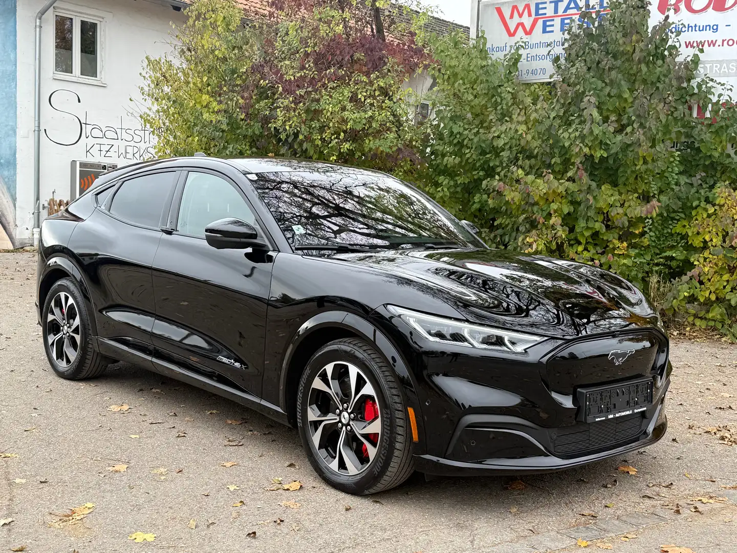 Ford Mustang Mach-E AWD  4X4 Schwarz - 1