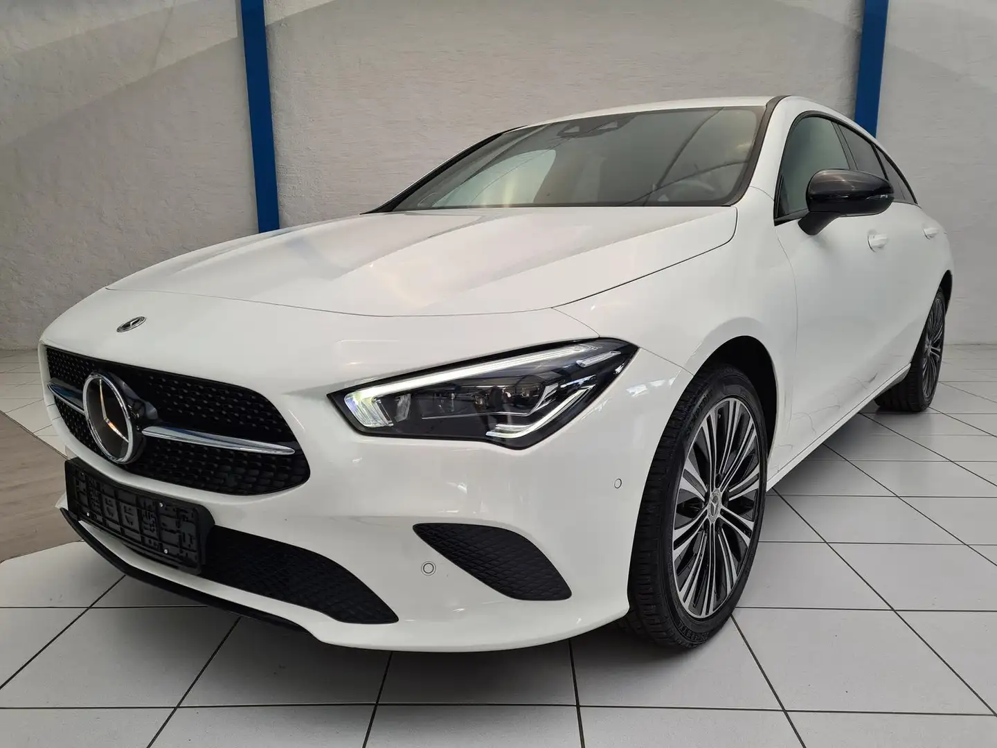 Mercedes-Benz CLA 250 e Shooting Brake | Burmester | Ambiente Blanco - 2