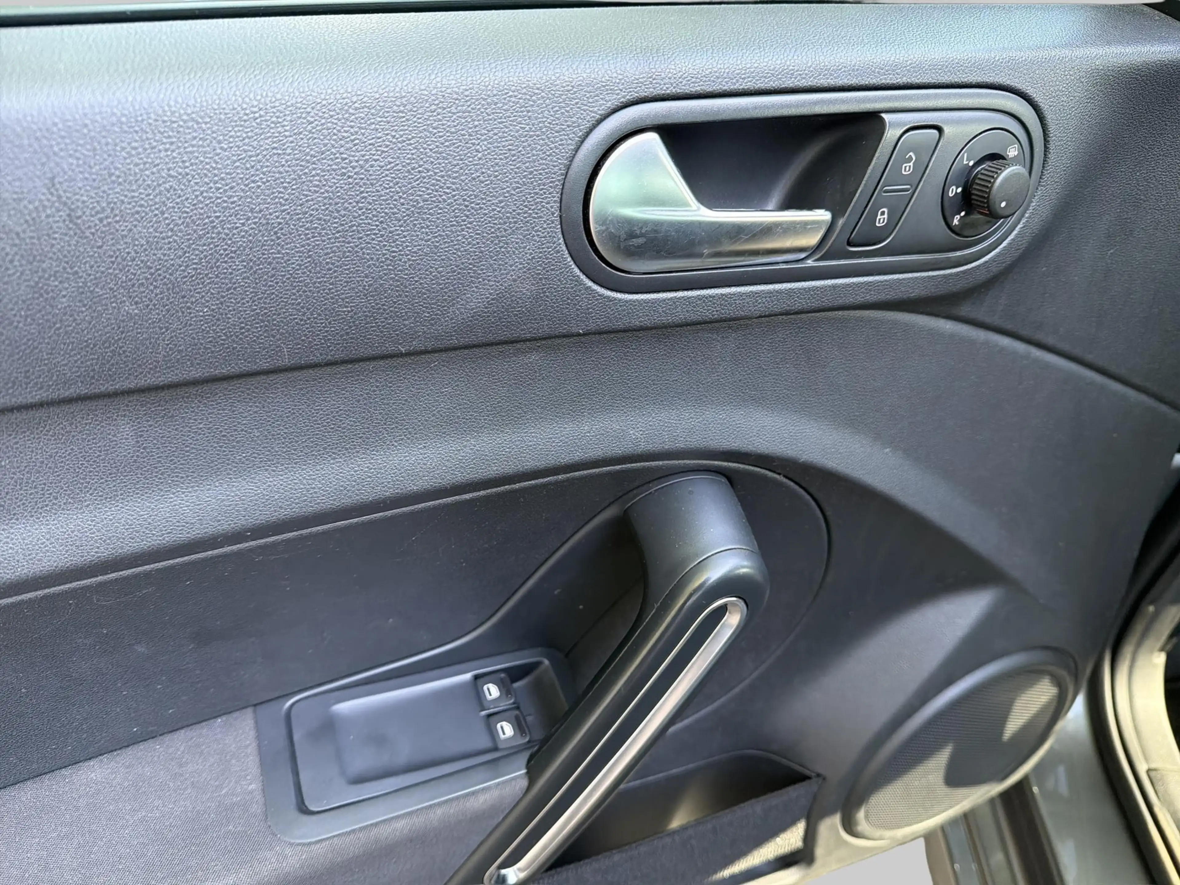 Volkswagen Beetle 1.2 TSI Design *Spoiler*6 Versn.* — photo 12