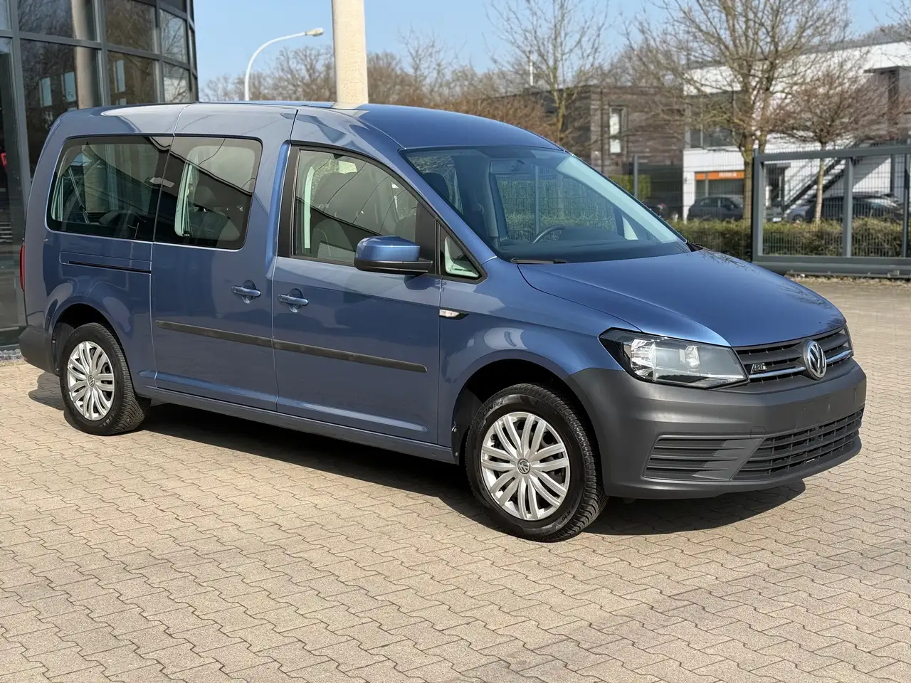 Volkswagen Caddy MAXI Trendline Aut. Klima 5-Sitzer — миниатюра 1