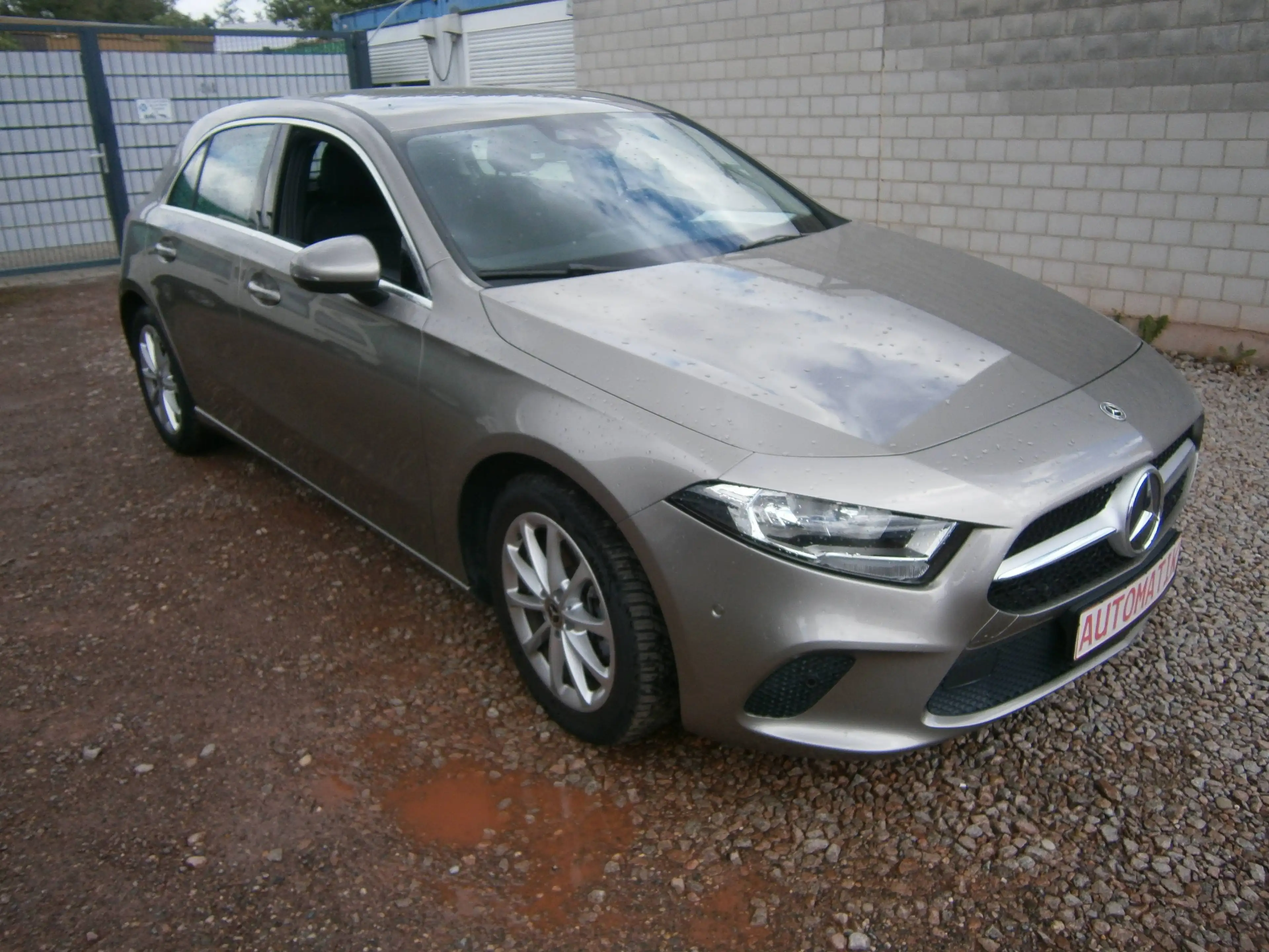 Mercedes-Benz A 180 A-Klasse 7G-DCT Edition 1 — photo 2